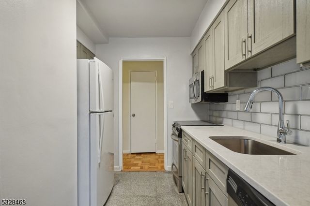 377 S Harrison St 5K, East Orange City, NJ 07018