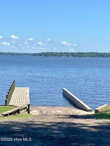 698 White Oak Crossing, Swansboro, NC 28584