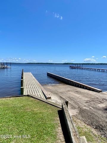 698 White Oak Crossing, Swansboro, NC 28584