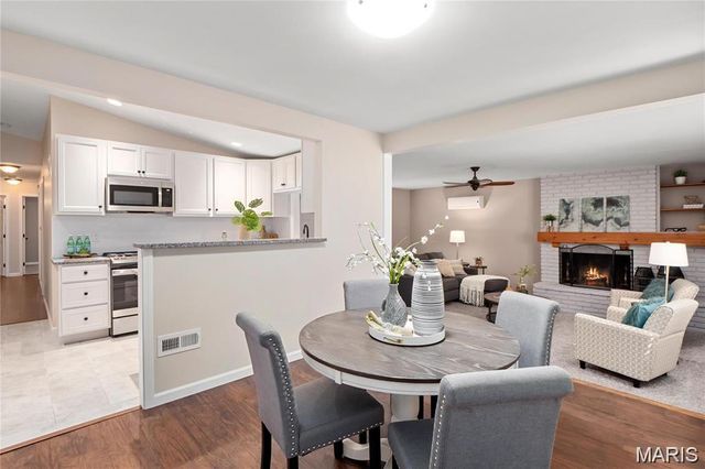 2715 Narraganset Drive, Florissant, MO 63033