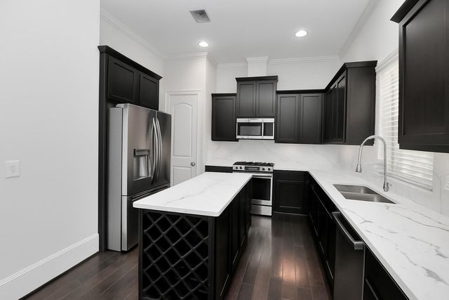 239 W 27th Street, Houston, TX 77008