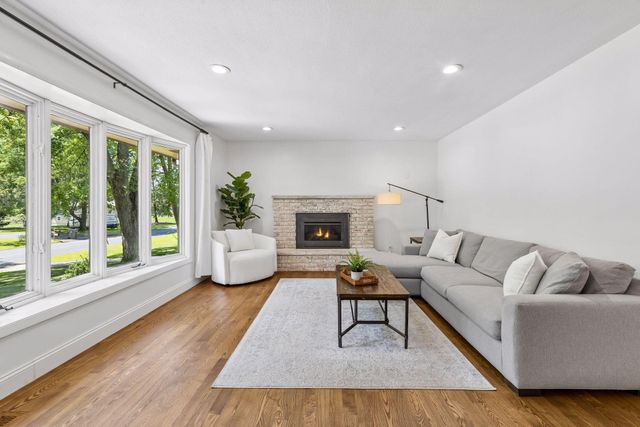 16170 Westgate Lane, Eden Prairie, MN 55344