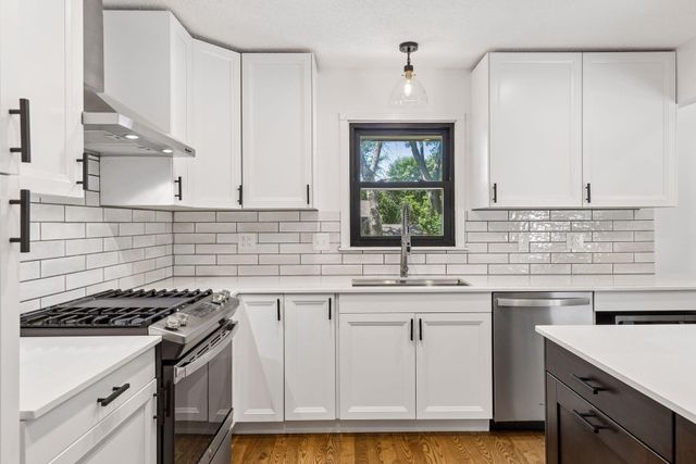 16170 Westgate Lane, Eden Prairie, MN 55344