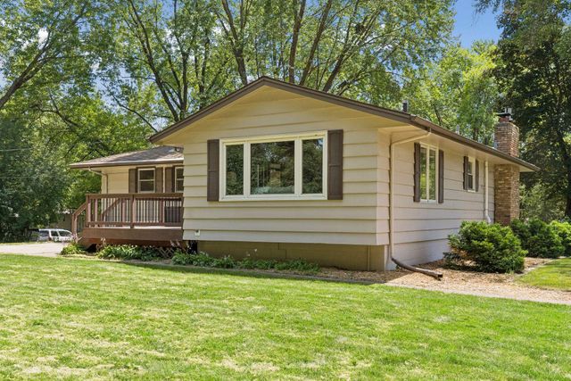 16170 Westgate Lane, Eden Prairie, MN 55344