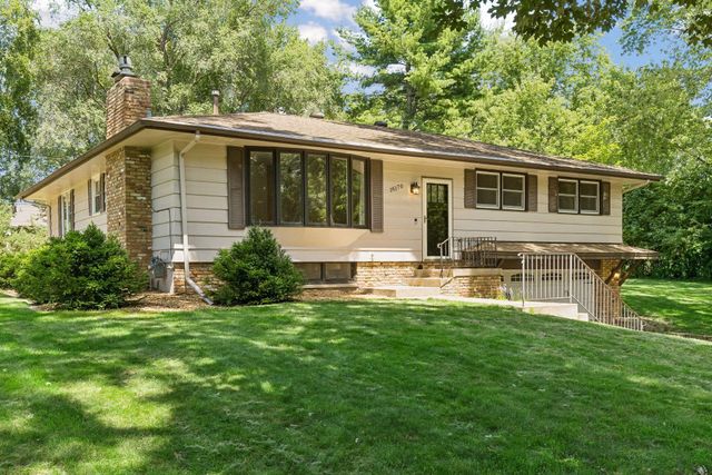 16170 Westgate Lane, Eden Prairie, MN 55344