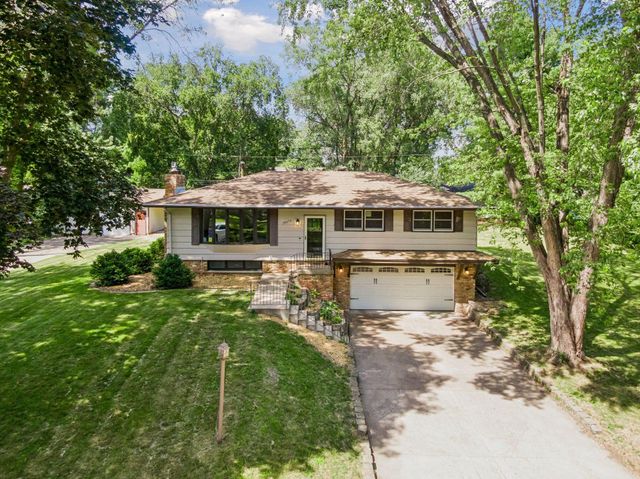 16170 Westgate Lane, Eden Prairie, MN 55344