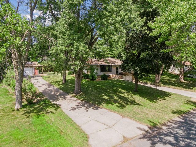 16170 Westgate Lane, Eden Prairie, MN 55344