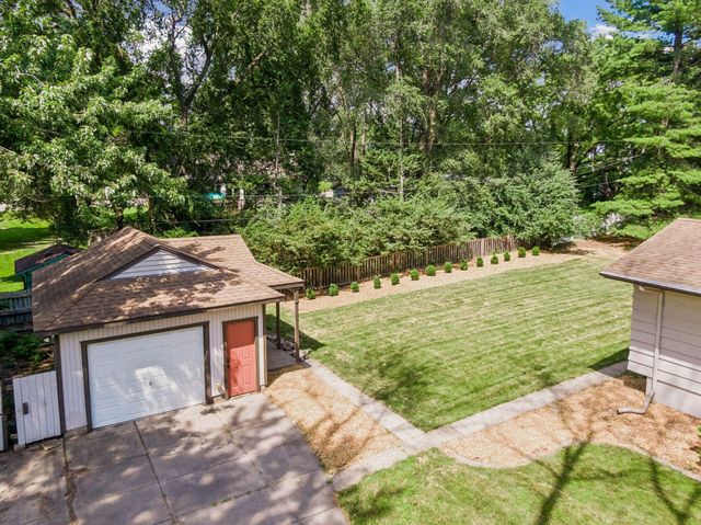16170 Westgate Lane, Eden Prairie, MN 55344