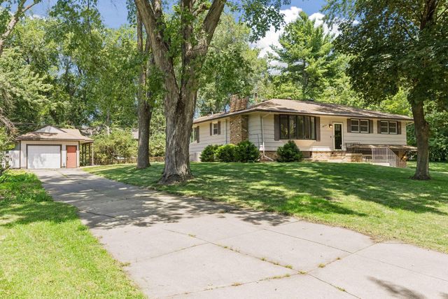 16170 Westgate Lane, Eden Prairie, MN 55344