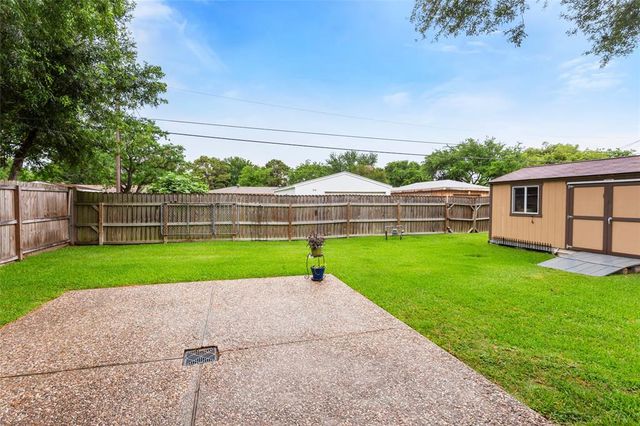 1518 14th Avenue N, Texas City, TX 77590