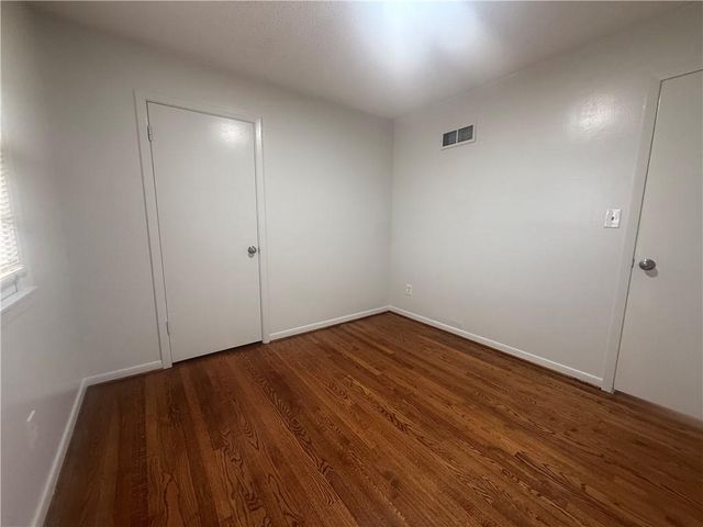 11123 Grand Avenue, Kansas City, MO 64114