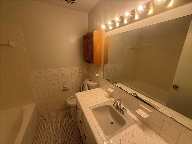 11123 Grand Avenue, Kansas City, MO 64114