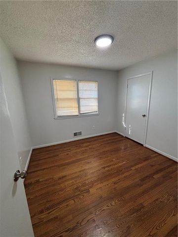 11123 Grand Avenue, Kansas City, MO 64114