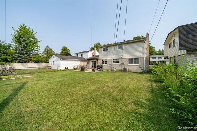 19922 Parkside Street, Saint Clair Shores, MI 48080