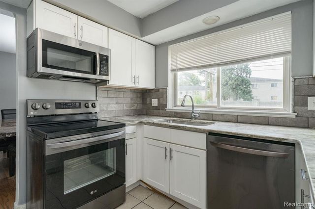 19922 Parkside Street, Saint Clair Shores, MI 48080