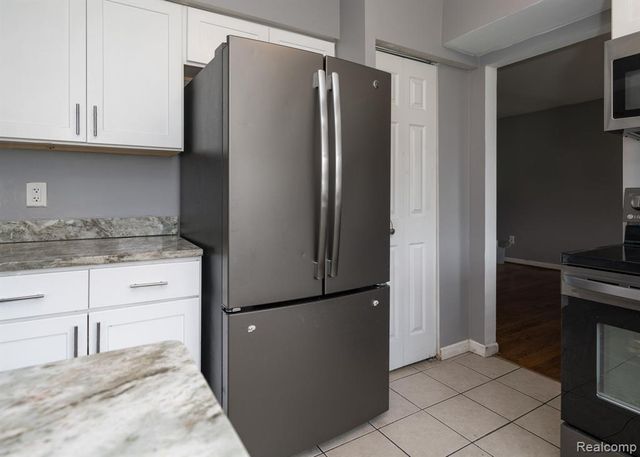 19922 Parkside Street, Saint Clair Shores, MI 48080