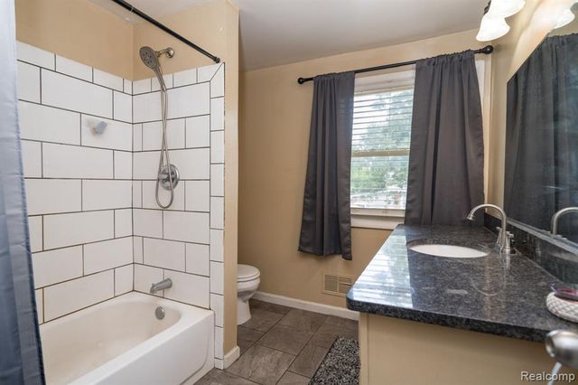 19922 Parkside Street, Saint Clair Shores, MI 48080