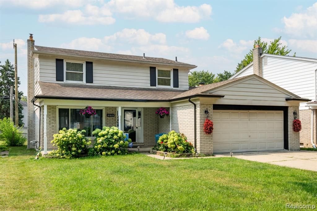 19922 Parkside Street, Saint Clair Shores, MI 48080