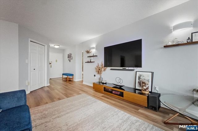 730 Harmon Cove Tower, Secaucus, NJ 07094