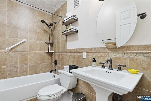 730 Harmon Cove Tower, Secaucus, NJ 07094