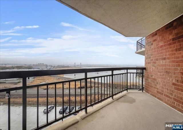 730 Harmon Cove Tower, Secaucus, NJ 07094
