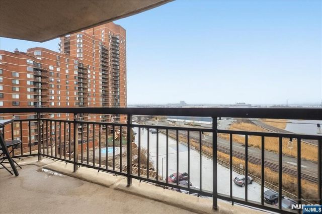 730 Harmon Cove Tower, Secaucus, NJ 07094