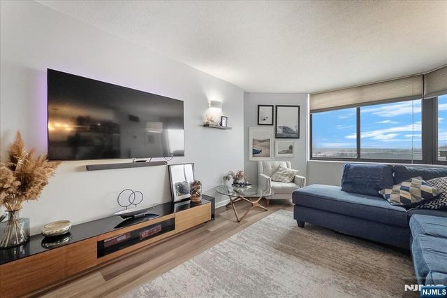 730 Harmon Cove Tower, Secaucus, NJ 07094