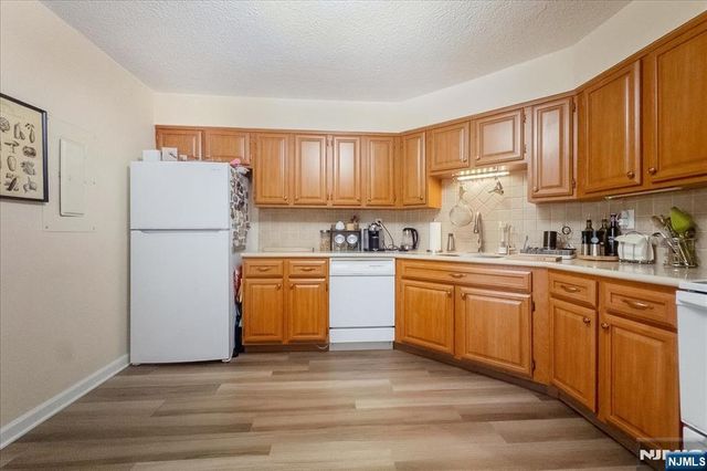 730 Harmon Cove Tower, Secaucus, NJ 07094