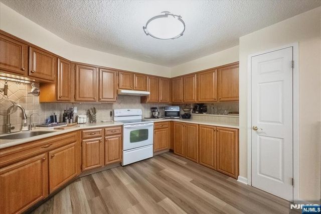 730 Harmon Cove Tower, Secaucus, NJ 07094