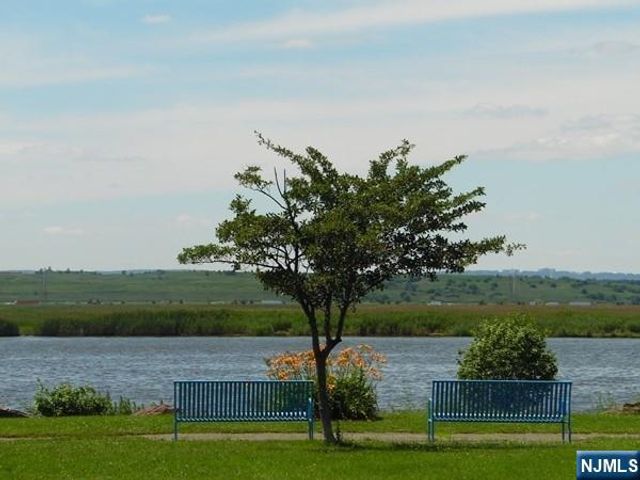 730 Harmon Cove Tower, Secaucus, NJ 07094