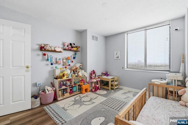 730 Harmon Cove Tower, Secaucus, NJ 07094