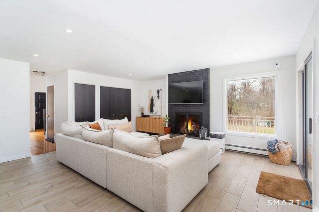 6 Daniels Drive, Danbury, CT 06811