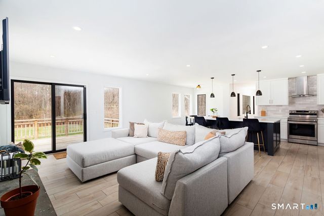 6 Daniels Drive, Danbury, CT 06811