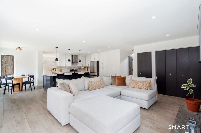 6 Daniels Drive, Danbury, CT 06811