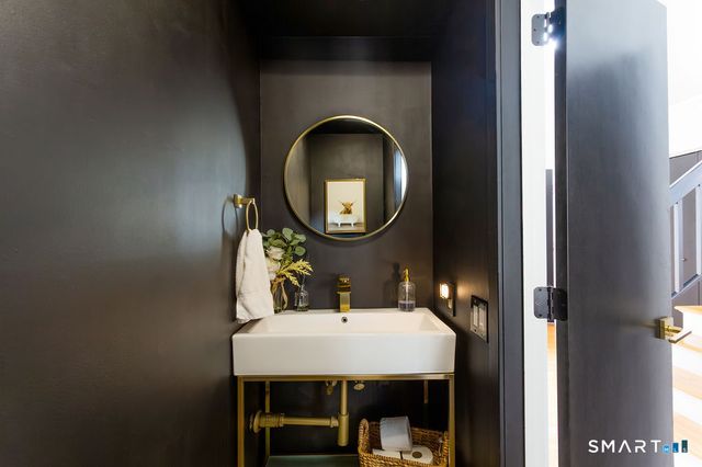 6 Daniels Drive, Danbury, CT 06811