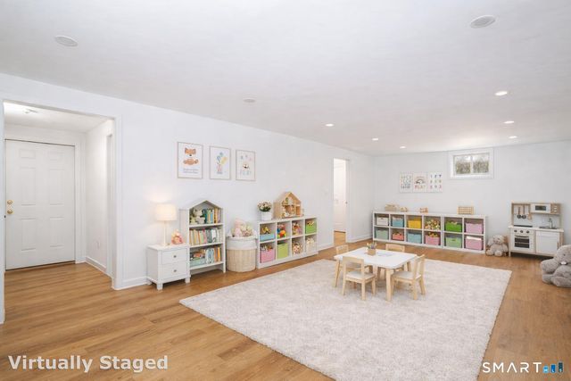 6 Daniels Drive, Danbury, CT 06811