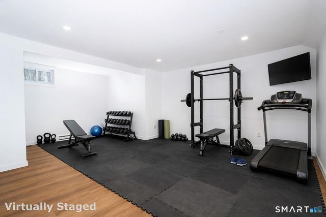 6 Daniels Drive, Danbury, CT 06811