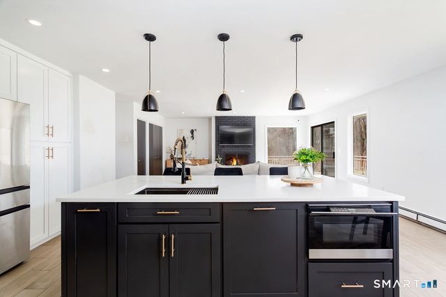 6 Daniels Drive, Danbury, CT 06811