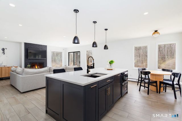 6 Daniels Drive, Danbury, CT 06811