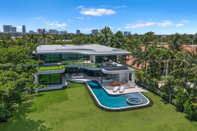 1015 S Southlake Dr, Hollywood, FL 33019