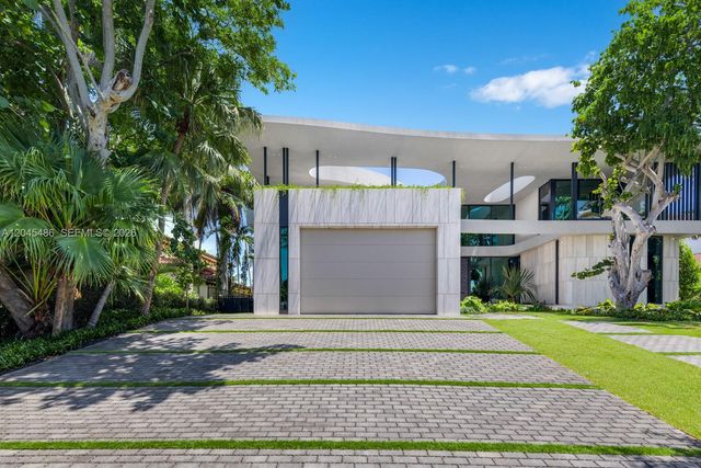 1015 S Southlake Dr, Hollywood, FL 33019
