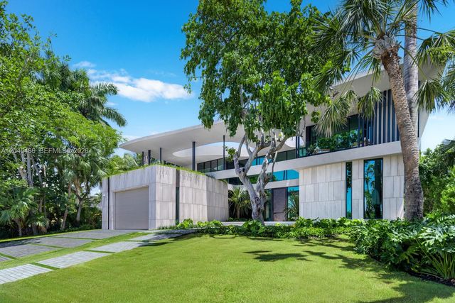 1015 S Southlake Dr, Hollywood, FL 33019