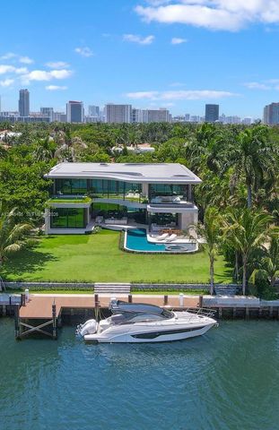 1015 S Southlake Dr, Hollywood, FL 33019