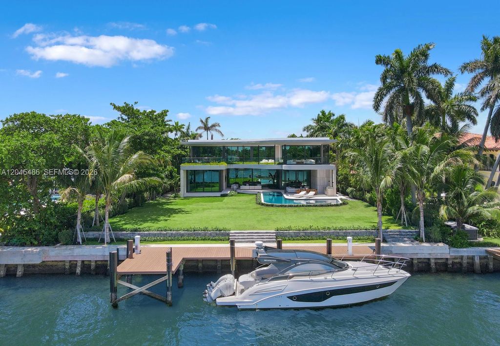 1015 S Southlake Dr, Hollywood, FL 33019