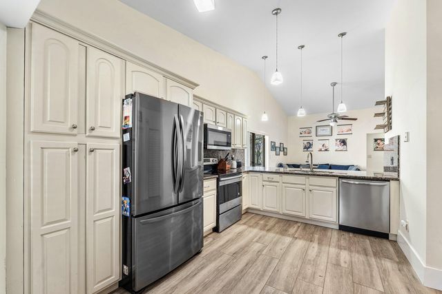 28 Paxford Lane, Boynton Beach, FL 33426