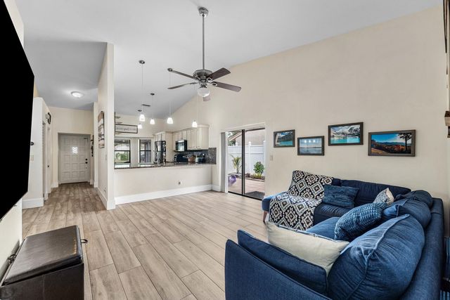 28 Paxford Lane, Boynton Beach, FL 33426