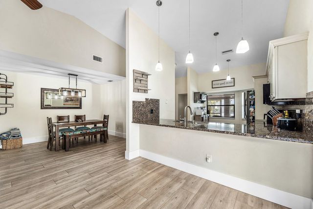 28 Paxford Lane, Boynton Beach, FL 33426