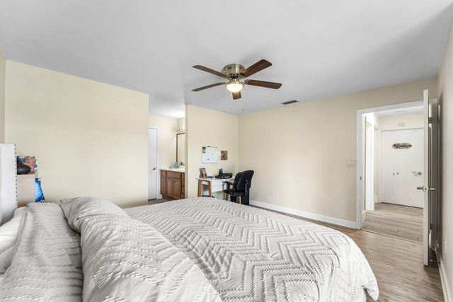28 Paxford Lane, Boynton Beach, FL 33426