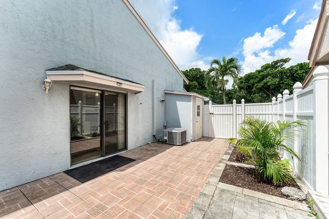 28 Paxford Lane, Boynton Beach, FL 33426