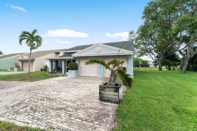 28 Paxford Lane, Boynton Beach, FL 33426